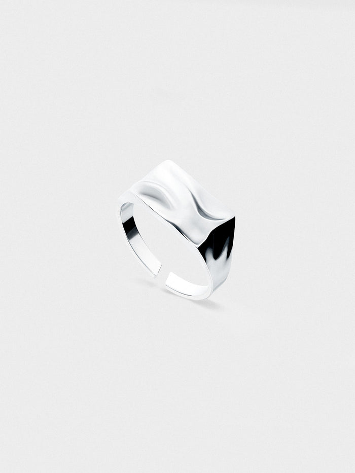RIPPLE SIGNET RING IN SILVER - VARCCI
