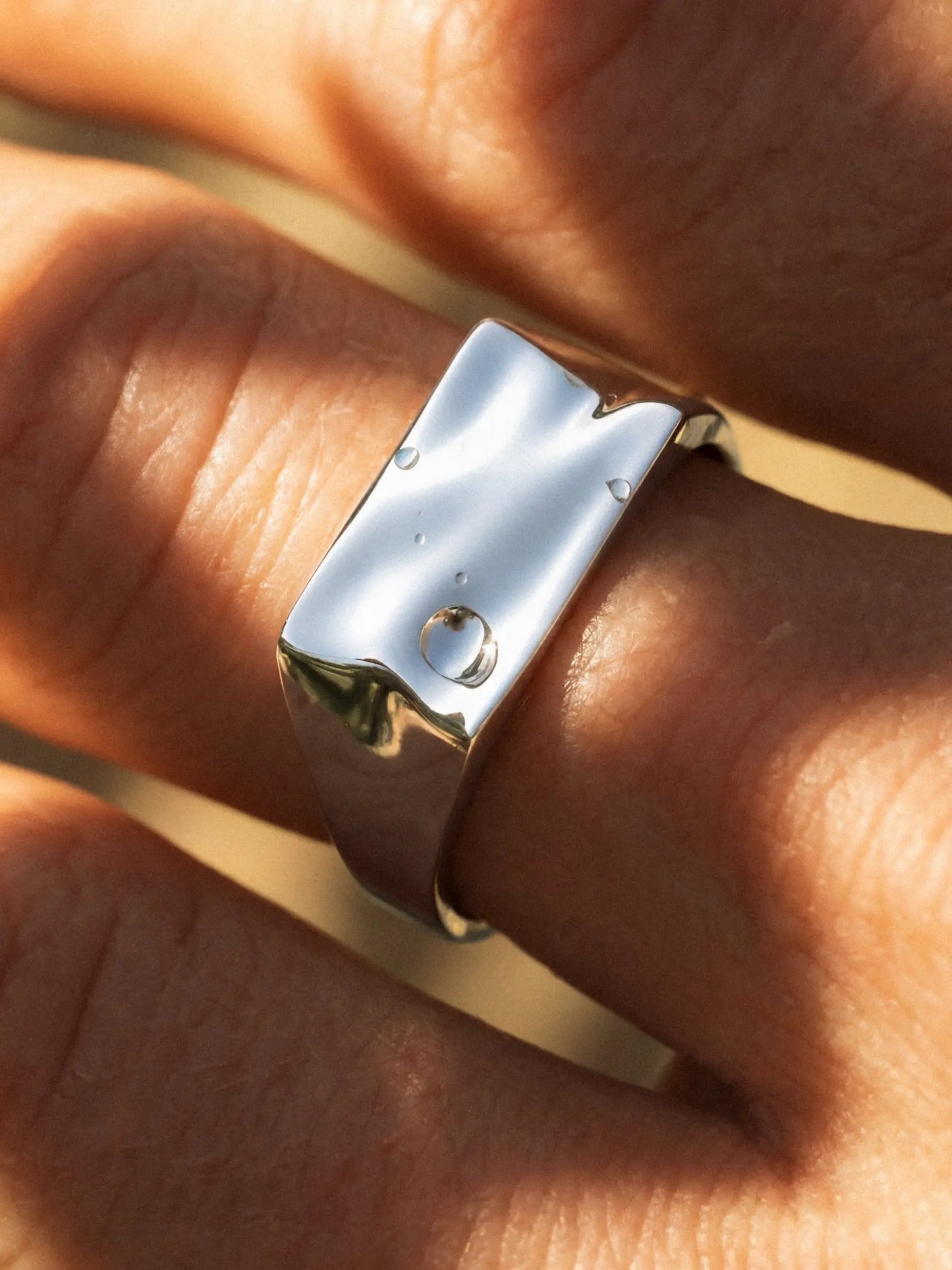 RIPPLE SIGNET RING IN SILVER - VARCCI