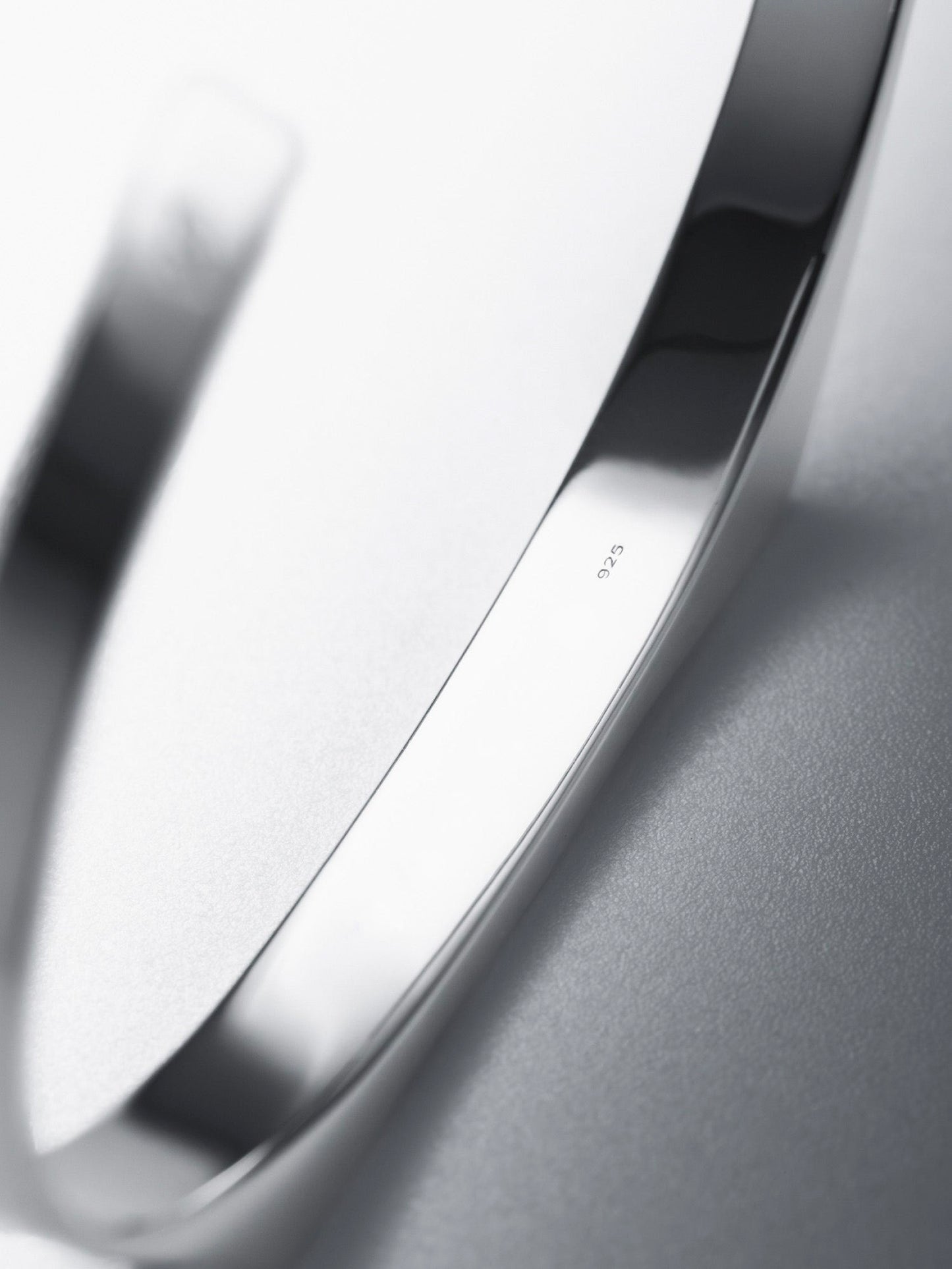 VARCCI RIPPLE SIGNET CUFF IN SILVER