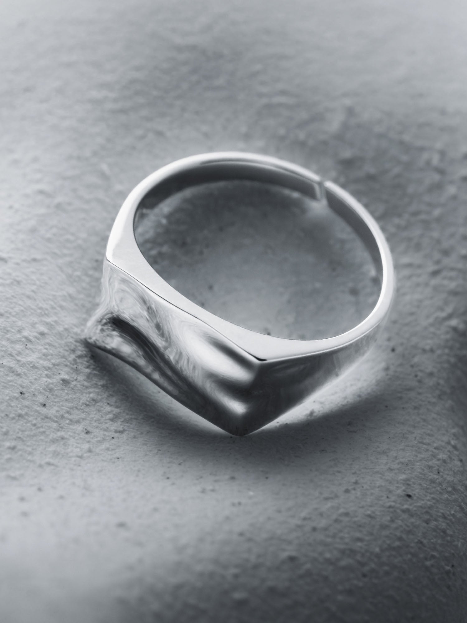 VARCCI RIPPLE SIGNET SET IN SILVER