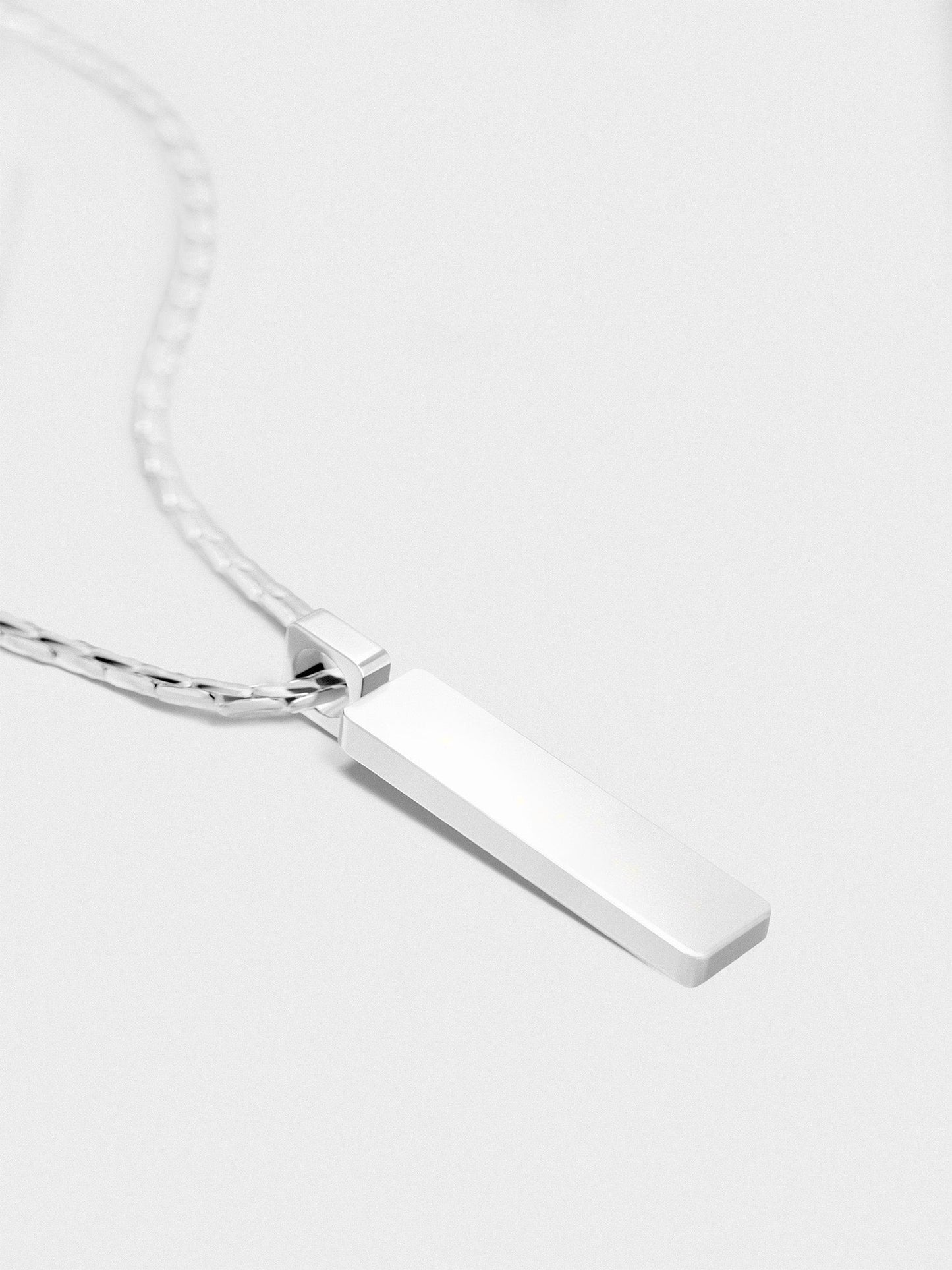 VARCCI WIRE PENDANT NECKLACE
