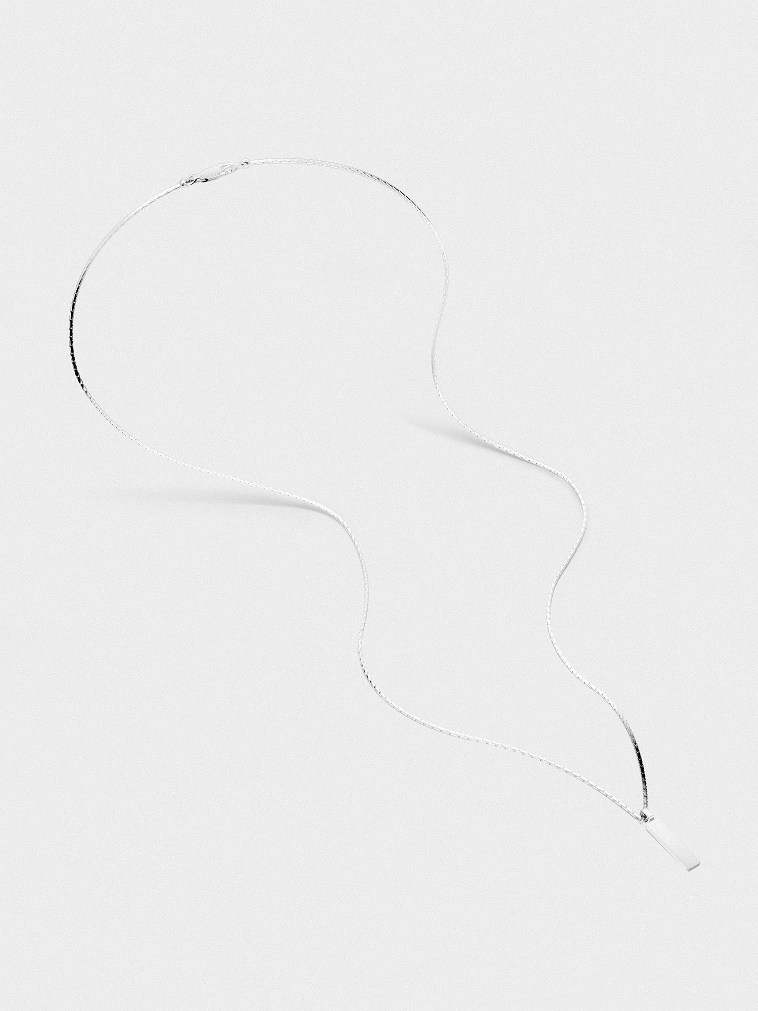 VARCCI WIRE PENDANT NECKLACE
