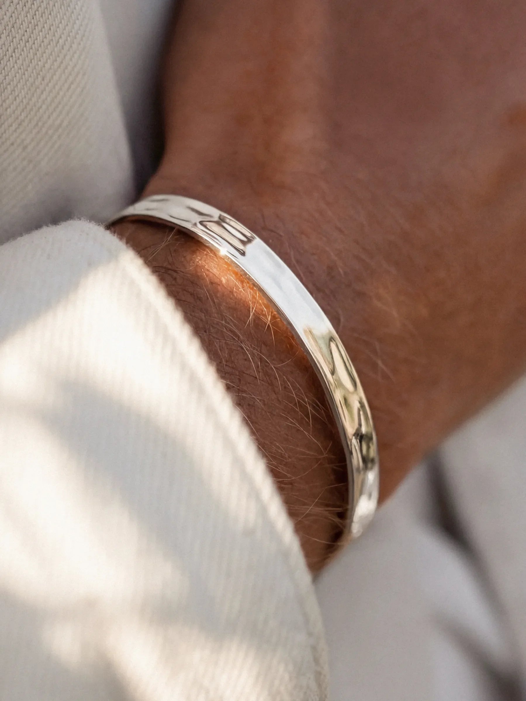 EXKLUSIVER UNISIZE CUFF IN SILBER - VARCCI