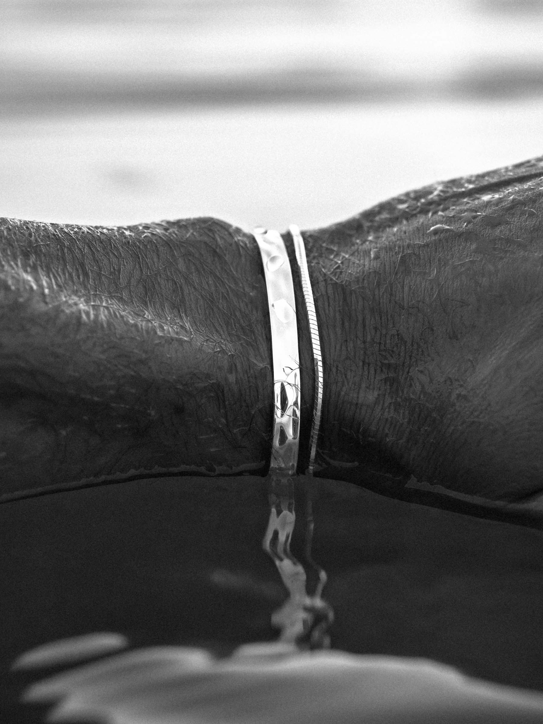EXKLUSIVER UNISIZE CUFF IN SILBER - VARCCI